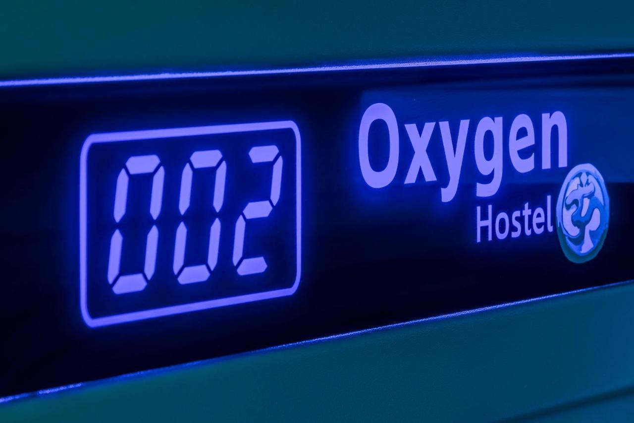 Oxygen Hostel Capsula Madrid Exteriör bild